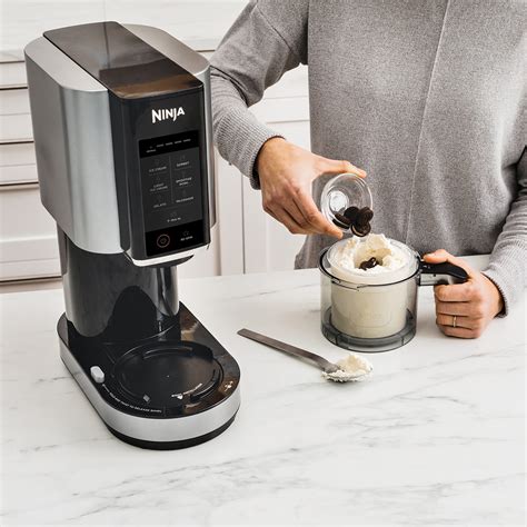 Heladera y Máquina de Postres Fríos CREAMi NC300EU