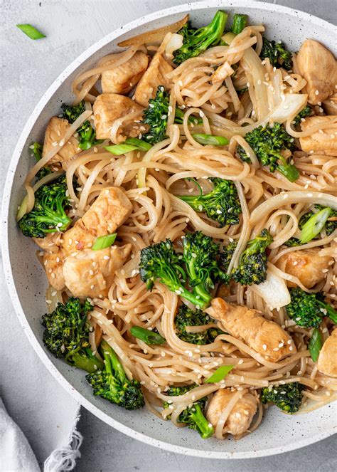 Chicken Broccoli Stir Fry Noodles Gimme Delicious