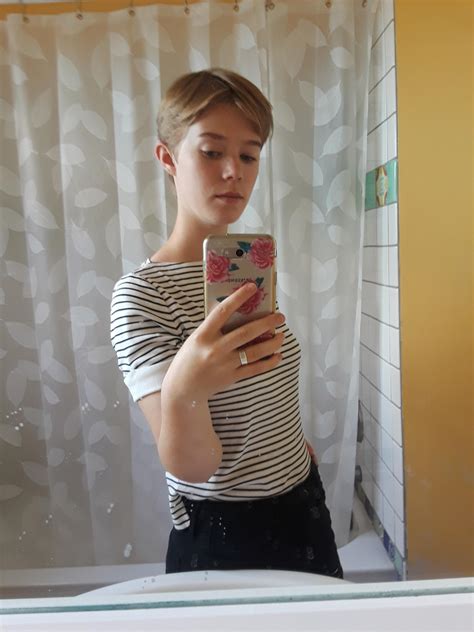 A Sunday Afternoon Bathroom Selfie Post Haircut R Dykesgonemild