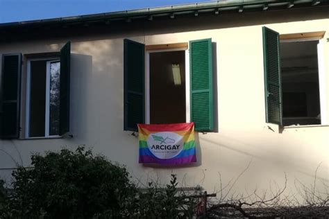 Sanremo Chiede Ad Arcigay Di Rimuovere La Bandiera Arcobaleno Perché