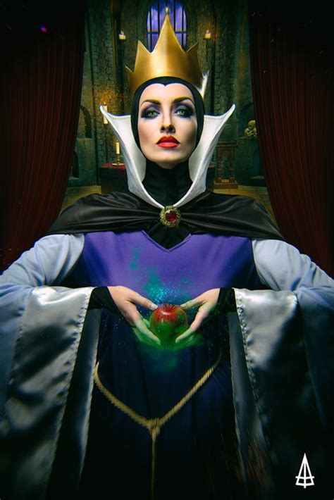 Snow White And The Evil Queen Cosplay Snow White Evil Queen Evil Queen Makeup Evil Queen