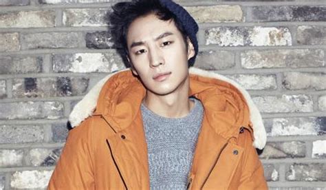 He started his career in indie films, then went on to appear in movies like the front line, architecture 101, my paparotti and television series like fashion king, secret door and signal. Lee Je Hoon Really, Really Wants To Date | Soompi