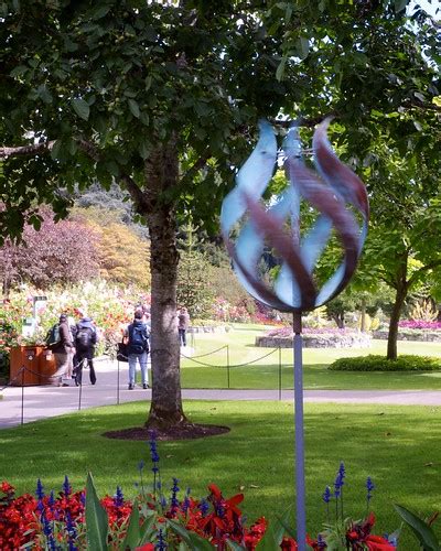 Tulip Wind Sculpture Lynn Whitaker Butchart Gardens Bren Flickr