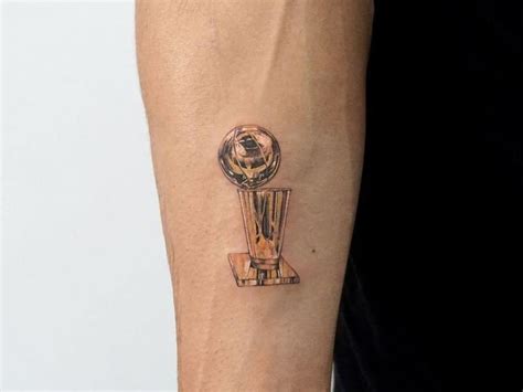 Look Warriors Mcgee Shows Off Larry Obrien Trophy Tattoo