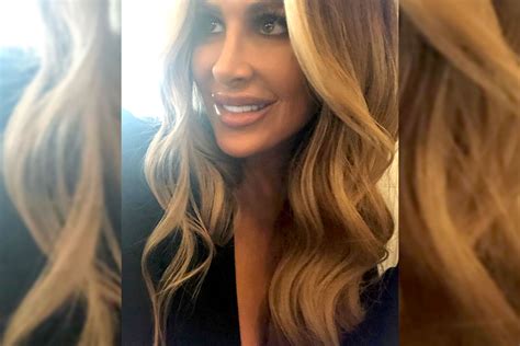 kim zolciak biermann shows curves in tiny black bikini the daily dish