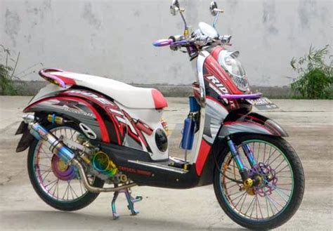 Harga motor scoopy 2020 dari sekian banyaknya motor matic yang dipasarkan di indonesia namun yang paling stylish dan trendy tetap honda scoopy. Honda Scoopy 2011 Bekasi Modification | Modifikasi Honda ...