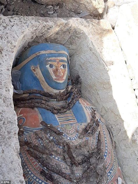Eight Egyptian Mummies Are Discovered Near The Great Pyramids Of Giza Múmia Do Egito Múmias