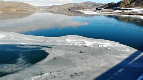 Bayburt ta etkili olan soğuk hava nedeniyle göletler buz tuttu