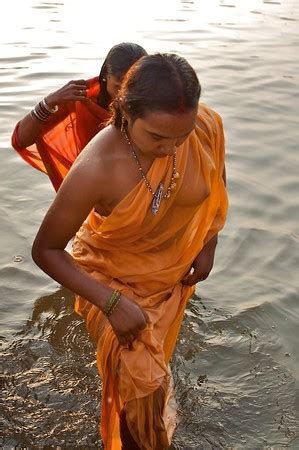 Wet Girl At Ganga River Xxx Porn
