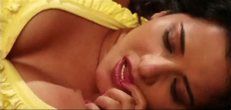 Bhojpuri Actress Monalisa Hot Sexy Gif Images Best Navel Cleavage