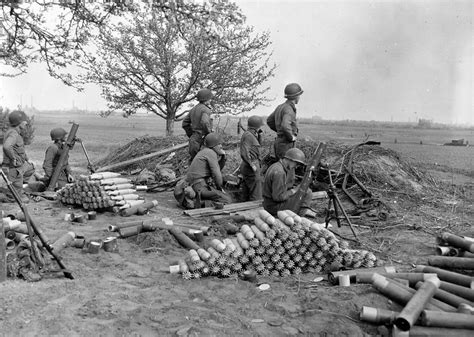 Us 81mm Mortar Crew In Action Wwii Pinterest