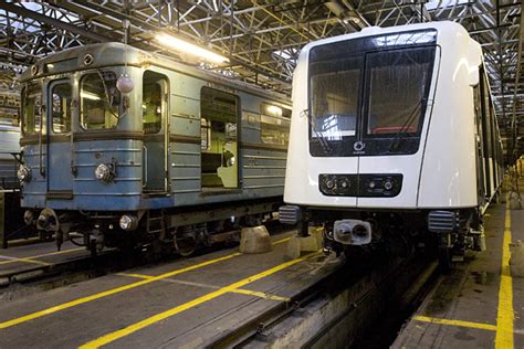 Kiscicát etet gyurcsány az őszödi beszéd évfordulóján. VII. kerület - Erzsébetváros | Régi metró, új metró, mikor ...