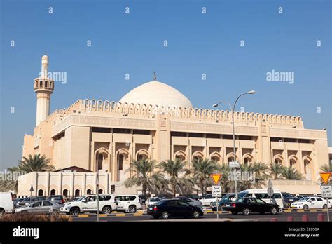 Grand Mosque In Kuwait City Stock Photo Alamy