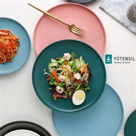 Agar kesan mewah lebih terasa, gunakan keramik lantai motif batu alam yang memiliki ukuran cukup besar. Piring makan / Piring keramik / Piring Set / Piring mewah ...