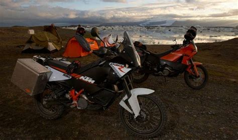 Light and narrow, the 990 adventure makes short work of corners, whether paved or unpaved. KTM 990 Adventure R