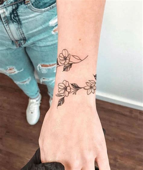 fotos tattoo darin kirillov in 2020 wrap around wrist tattoos wrap around ankle tattoos foot