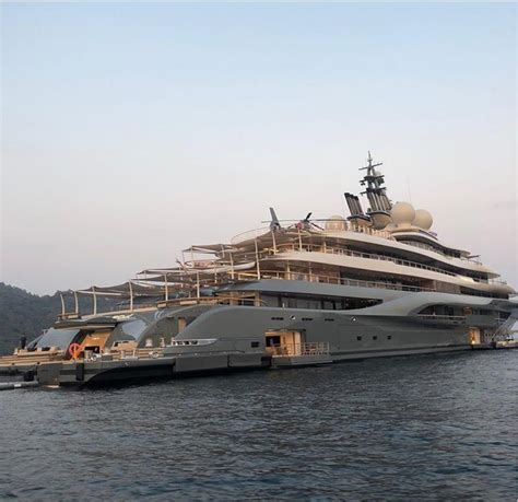 This is absurd, really, considering how big boats are often the accessories of the outstandingly rich. Nuovo yacht da 400 milioni di dollari per Jeff Bezos ...