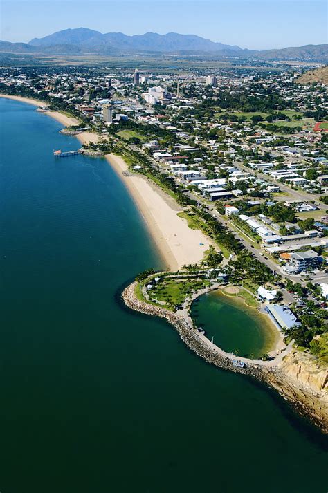 It covers total area of 715,309 sq mi and has estimated population of 4,516,361(census 2010). About Townsville - SeaLink Queensland