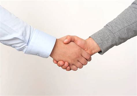 4500 Sideview Handshake Stock Photos Pictures And Royalty Free Images