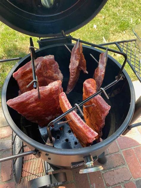 Its movable cooking grate and additional meat hangers let you create your ideal setup. HuntingLife Review of the Oklahoma Joe's Bronco Pro Drum ...