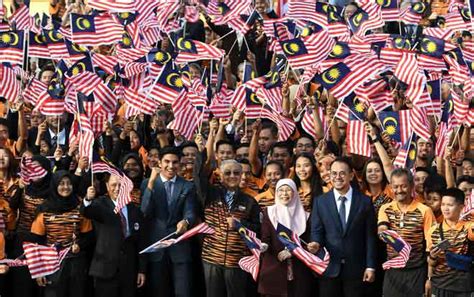 Watch tun dr mahathir's special address at kl convention centre, where tun shares his thoughts and insights on. Tun Mahathir sasar Malaysia berada kedudukan 10 terbaik ...