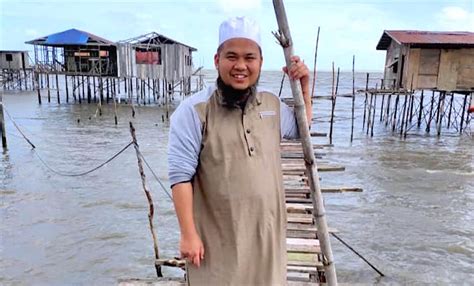 Terbaru, ustaz ebit lew telah berkongsi satu video di instagram sewaktu beliau pergi ke bawah jambatan dan menjumpai seorang remaja lelaki sedang terbaring seperti sedang nyenyak tidur. Ulasan Ustaz Ebit Lew Mengenai Isu Suami Cerai Isteri ...