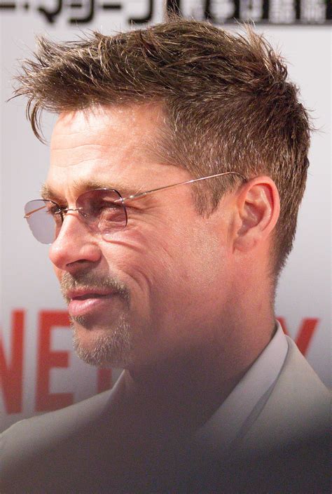 Обладатель премии «золотой глобус» и четырехкратный номинант на премию «оскар». Brad Pitt — Wikipédia