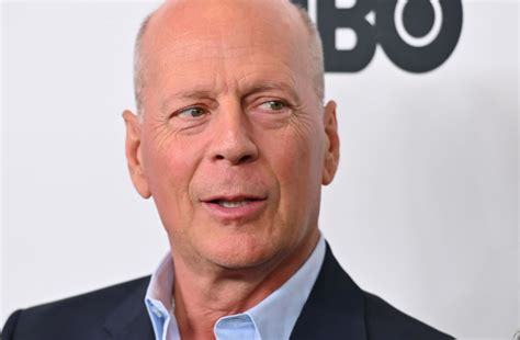 Bruce Willis Thrown Out Of A Rite Aid For Not Wearing A Mask 931fm Wibc
