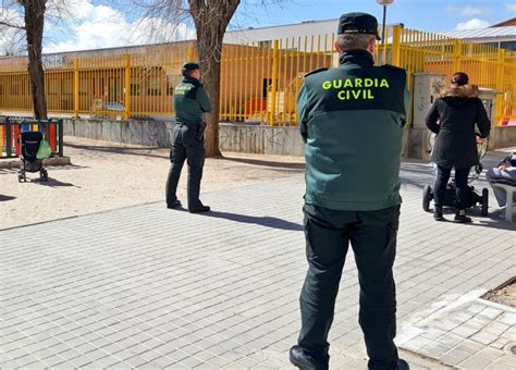 Guardia Civil apoya a la Policía Local en la vigilancia de los centros