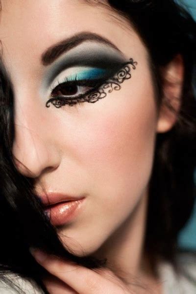 20 Amazing Eyeliner Tips Tricks And Looks To Try Now Stylecaster