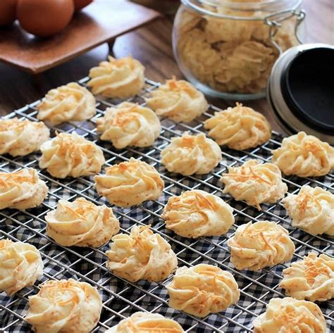 May 08, 2020 · 19. Butter untuk Membuat Sagu Keju Lumer - Resep Kue & Camilan ...