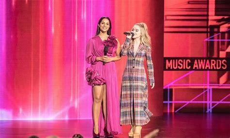 Sabrina Carpenter And Lilly Singh At The Amas 2017 Sabrina Carpenter