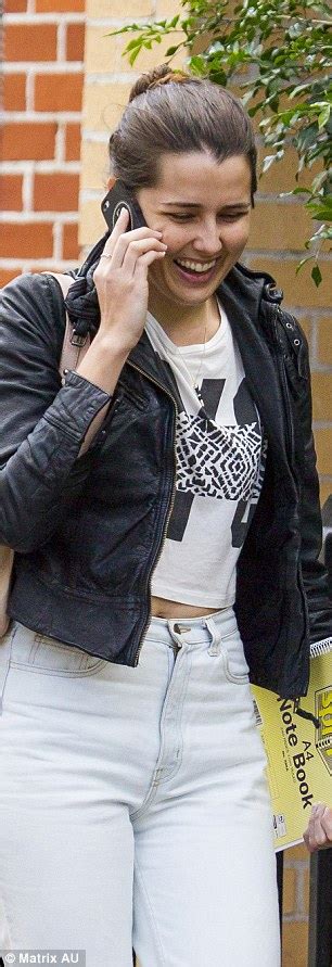 The Bachelors Heather Maltman Flashes Her Stomach In A Cropped T Shirt Daily Mail Online