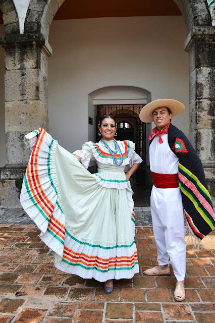 Traje Típico De México Conoce La Vestimenta Mexicana Lacienciadelcafe