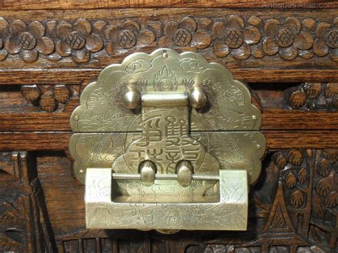 This is a vintage camphor wood chest with oriental carved scenes. Oriental Camphor Wood Chest - Antiques Atlas
