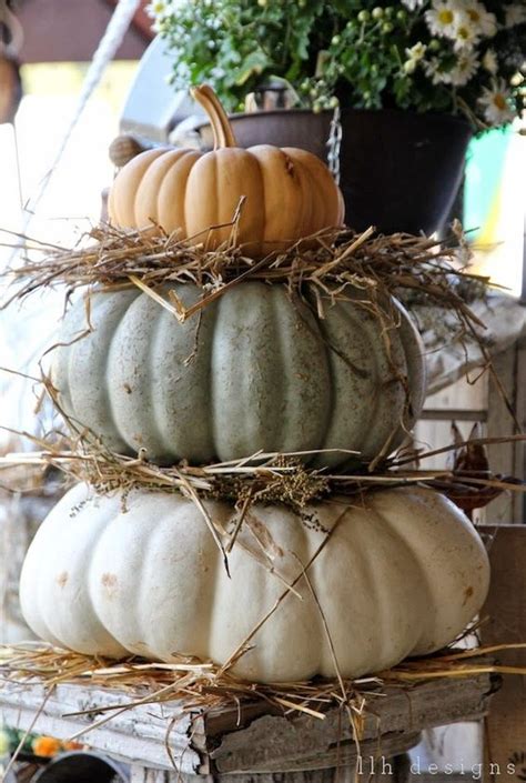 You don't need to spend $1,000. 12 Ways to Use Hay Bales for Fall Decor!