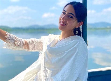 Stop Everything And Watch Sara Ali Khan Grooving On Divya Bharti Starrer Song ‘saat Samundar
