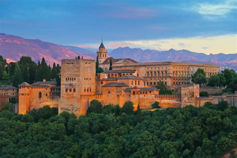 La Alhambra Descubre La Opulenta Belleza De Este Complejo Monumental