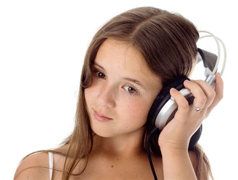 Niña Que Escucha La Música En Los Auriculares Foto De Archivo Imagen