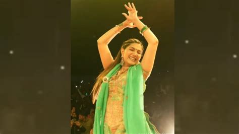 Sapna Choudhary Created Havoc In Green Suit People Became Crazy About Dance Sapna Chaudhary
