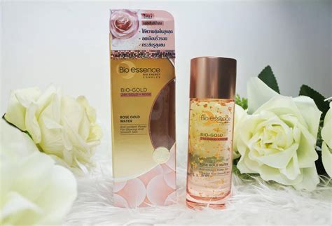 Ini produk sih juara banget, jadi ini digunakan sebelum cuci muka pada saat kondisi kulit kering dan bebas makeup. Review : Bio Essence Bio-Gold Rose Gold Water น้ำตบลบเลือน ...