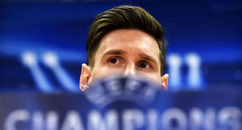 Messi se despidió del barcelona entre lágrimas conferencia de prensa desde el camp nou. Champions League: Lionel Messi en conferencia: 200 ...
