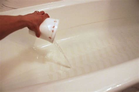 Learn How To Clean A Bathtub Effectively
