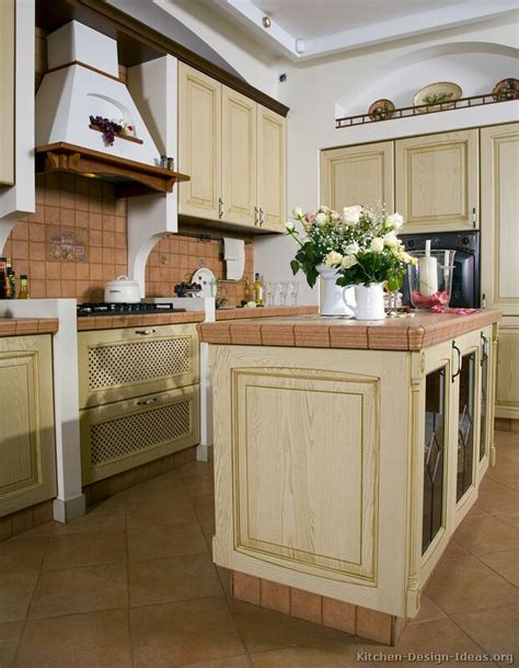 However, 48% of kitchen cabinets are white. Pictures of Kitchens - Traditional - Whitewashed Cabinets (Kitchen #2)