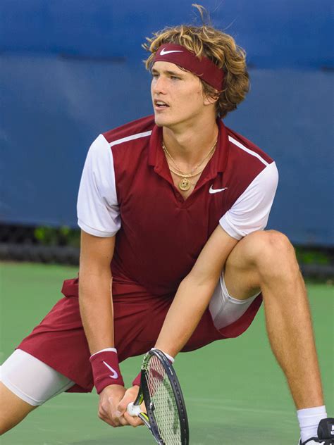 Sixth seed alexander zverev overcomes dogged russian qualifier roman safiullin in straight sets in the french open. Alexander Zverev, biografia