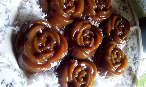 Everyone loves this cake with only 3 ingredients and everyone wants the recipe! Resepi Kuih Kaswi Sukatan Cawan - Modif L