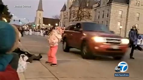Wisconsin Christmas Parade 5 Dead After Suv Plows Into Waukesha Event