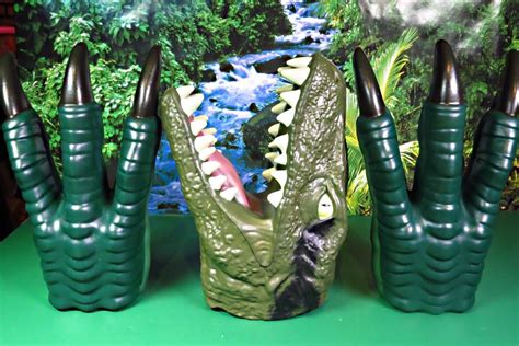 New Jurassic World Velociraptor Claws 2015 By Wd Toys Youtube