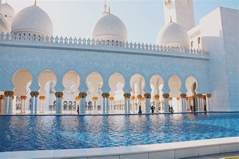 Visiting Sheikh Zayed Mosque Abu Dhabi The Little Backpacker