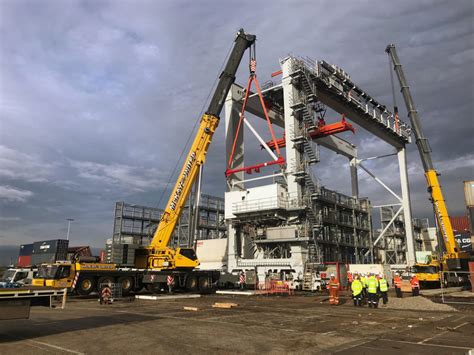 Grove GMK7450 & GMK5250L mobile cranes perform repairs at Port